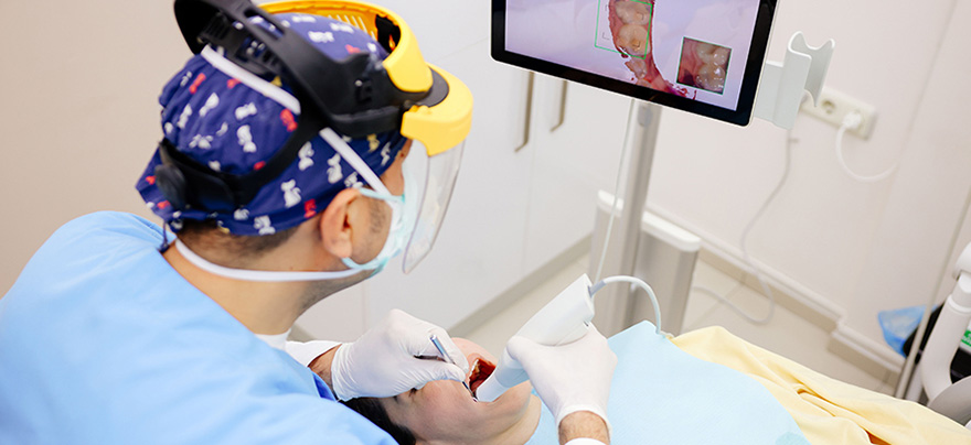 進入口中嘅水汽槍頭等任何器械均一人一用一更換，避免交叉感染、確保口內診療安全。